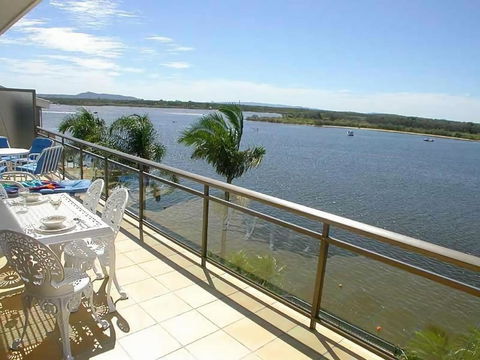 Aqua Linea 7 Noosa Parade 82 - Taree Accommodation 1