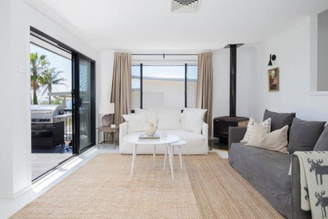 Aqua Vistas - Coastal Gem With Serene Spa Experience - Taree Accommodation 1