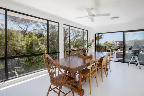 Aqua Vistas - Coastal Gem With Serene Spa Experience - Taree Accommodation 3