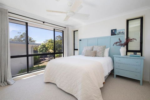 Aqua Vistas - Coastal Gem With Serene Spa Experience - Taree Accommodation 4