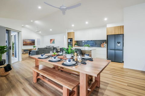 Aquatic Abode - Taree Accommodation 1