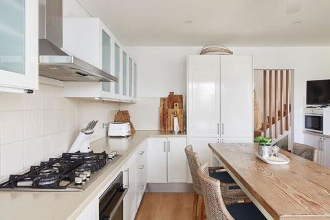 Arabella - 2 Bedroom Holiday House Nelson Bay - Taree Accommodation 3