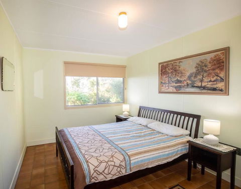 ARCADIA -Straddie Original 3 Bedroom House With Ocean Views - Taree Accommodation 4
