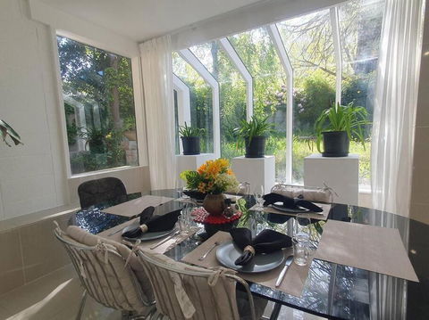 Architectural Comfy 2B&2B Home With A Garden View Close To A Lake And Yarralumla Shopping Centre - Taree Accommodation 0
