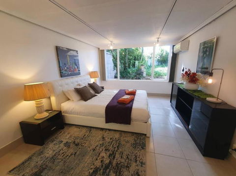 Architectural Comfy 2B&2B Home With A Garden View Close To A Lake And Yarralumla Shopping Centre - Taree Accommodation 4