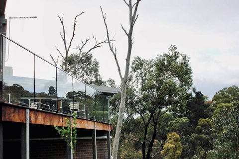 Architectural Crisp & Convenient Location - Taree Accommodation 0