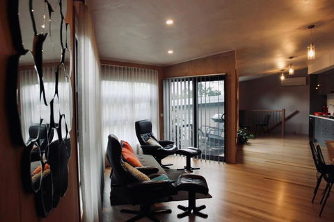 Architectural Crisp & Convenient Location - Taree Accommodation 2