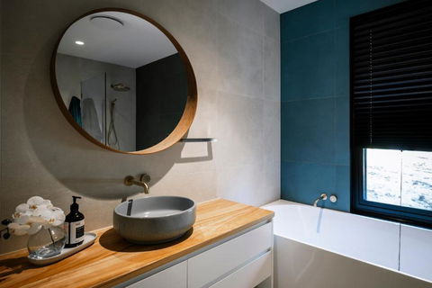 Architectural Gem In Central Red Hill - Taree Accommodation 3