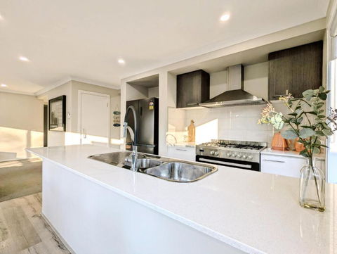 Arina On Lakes - Taree Accommodation 4
