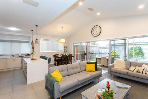 Armidale Cottage - House 1 - Taree Accommodation 0