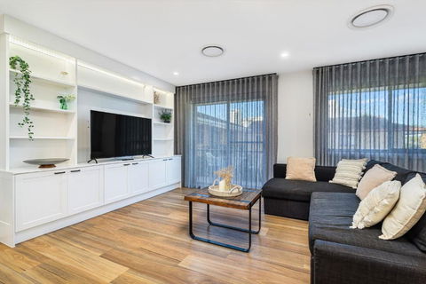 Armrick Seaside Apartments Broadbeach - Taree Accommodation 3