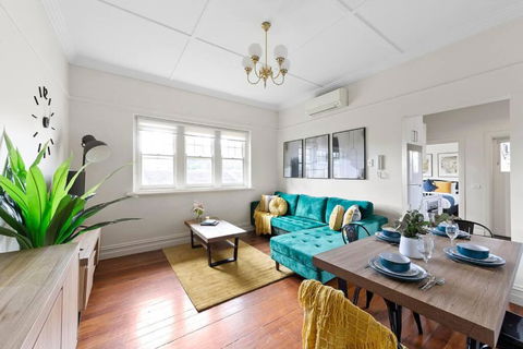 Art Deco Hideaway - St Kilda - Taree Accommodation 0