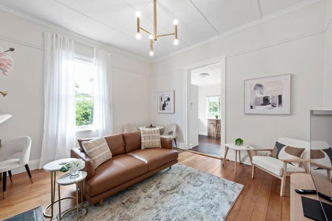 Art Deco W Modern Twist 1Bed 1Bath 1Car New Farm - Taree Accommodation 0