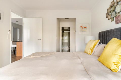 Artist Retreat With HUGE Entertaining Balcony - Taree Accommodation 4