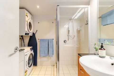 Artist Retreat With HUGE Entertaining Balcony - Taree Accommodation 2
