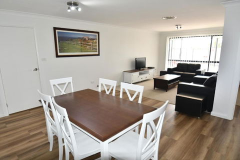 Ascot Gardens Serviced Apartments - Taree Accommodation 0