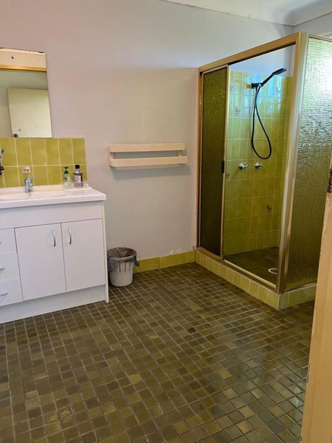 Aspley Large Room & Share Bathroom With Other Guests - Taree Accommodation 3