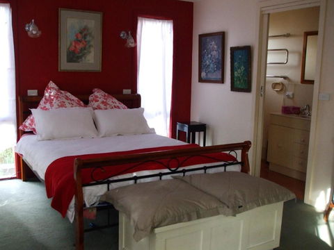 At The Gallery - Taree Accommodation 0