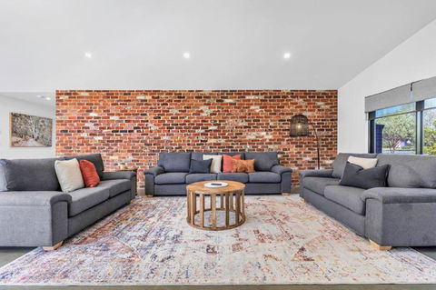 At Winbi- Echuca Holiday Homes - Taree Accommodation 1