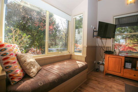 Autumn Leaf Cottage 1 - Taree Accommodation 2