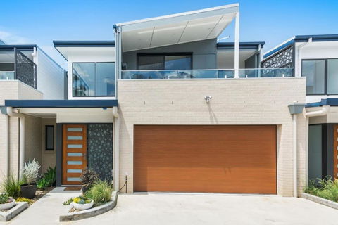 Avenue Escape - Contemporary Living At Corrimal - Taree Accommodation 2