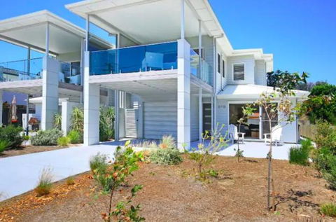 Ayada Villa - Pet Friendly - 1 Min To Beach - Taree Accommodation 0