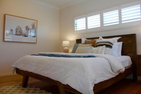 Ayada Villa - Pet Friendly - 1 Min To Beach - Taree Accommodation 3