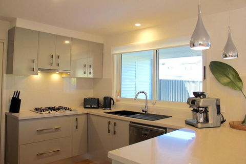 Ayada Villa - Pet Friendly - 1 Min To Beach - Taree Accommodation 4