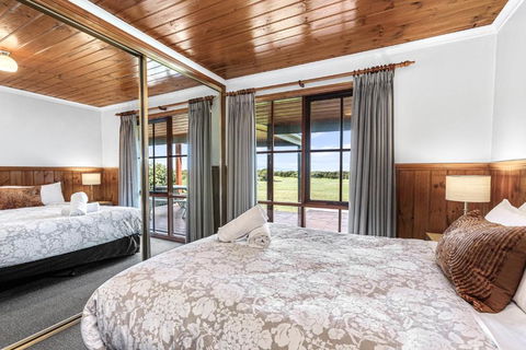 Apollo Bay Cottages- Hopetoun - Taree Accommodation 3