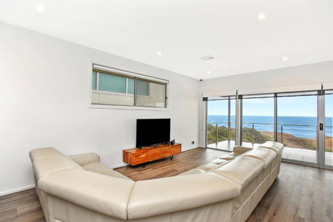 Avaya Sellicks Beachfront Getaway- Wifi - Taree Accommodation 2