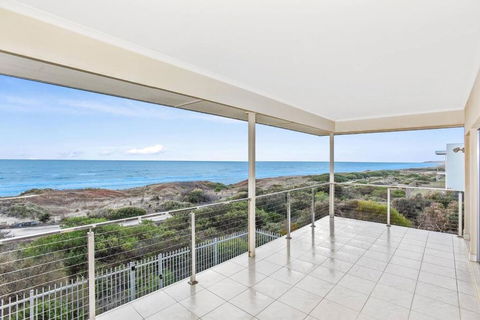 Avaya Sellicks Beachfront Getaway- Wifi - Taree Accommodation 1