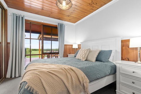 Apollo Bay Cottages- Wild Dog - Taree Accommodation 1