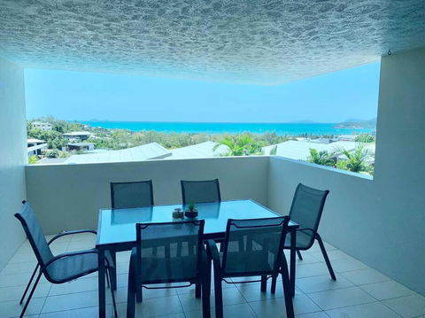 Azure Sea, Oceanviews, Wifi, 2 Pools + Gym - Taree Accommodation 3