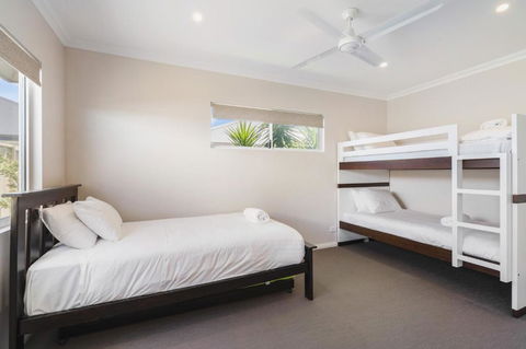 AZZURE On WATERVILLE - Taree Accommodation 4