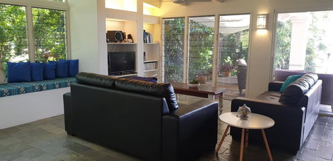 Cairns Beach House Our Oasis - Taree Accommodation 13