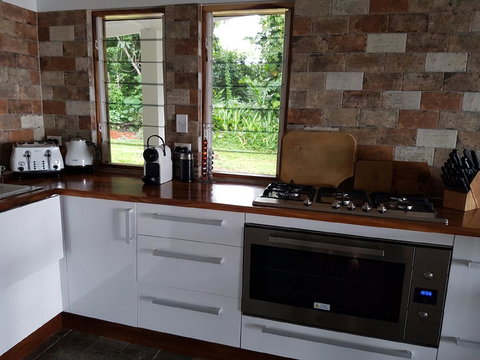 Cairns Beach House Our Oasis - Taree Accommodation 17