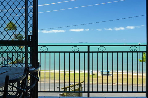 Whitsunday Waterfront Apartments - Taree Accommodation 16