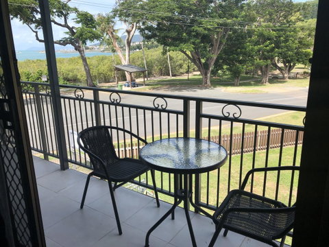Whitsunday Waterfront Apartments - Taree Accommodation 5