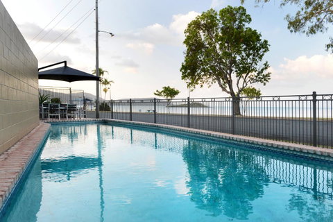 Whitsunday Waterfront Apartments - Taree Accommodation 1