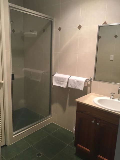 Whitsunday Waterfront Apartments - Taree Accommodation 27