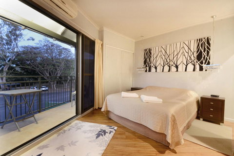 Whitsunday Waterfront Apartments - Taree Accommodation 3
