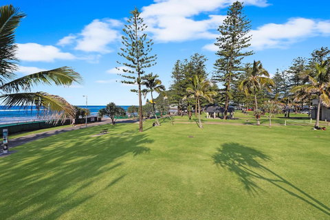 Pacific Regis Beachfront Holiday Apartments - Taree Accommodation 15