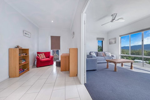 Viewpoint Holiday Home - Cannonvale - Taree Accommodation 7