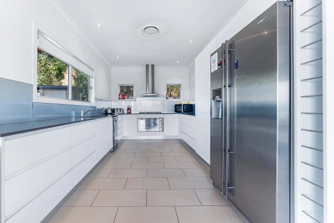 Viewpoint Holiday Home - Cannonvale - Taree Accommodation 6