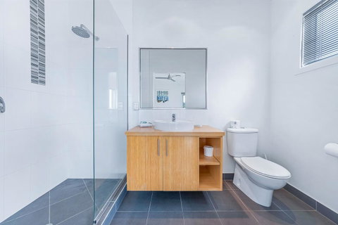 Viewpoint Holiday Home - Cannonvale - Taree Accommodation 15