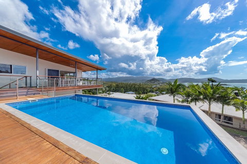 Viewpoint Holiday Home - Cannonvale - Taree Accommodation 2