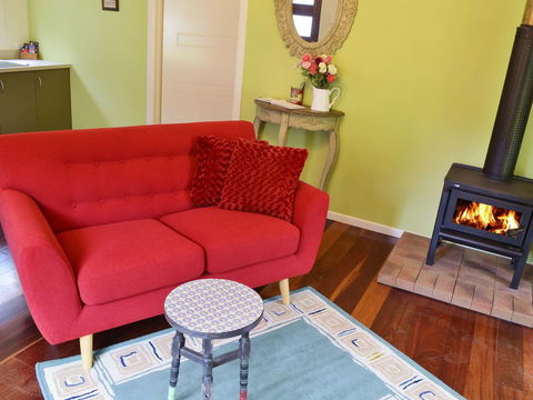 Apple Tree Cottage Montville - Taree Accommodation 17