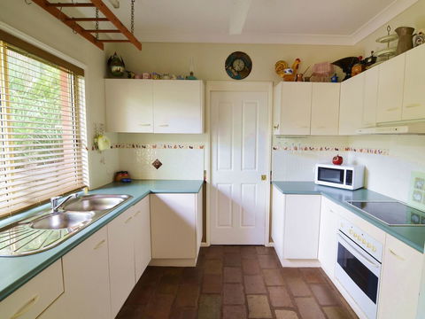 Apple Tree Cottage Montville - Taree Accommodation 6