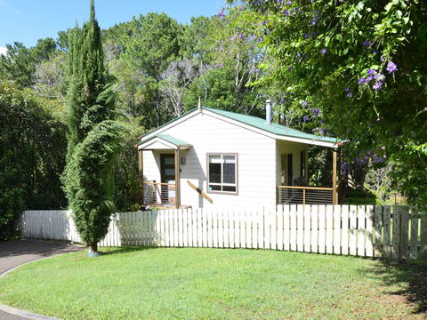 Apple Tree Cottage Montville - Taree Accommodation 2