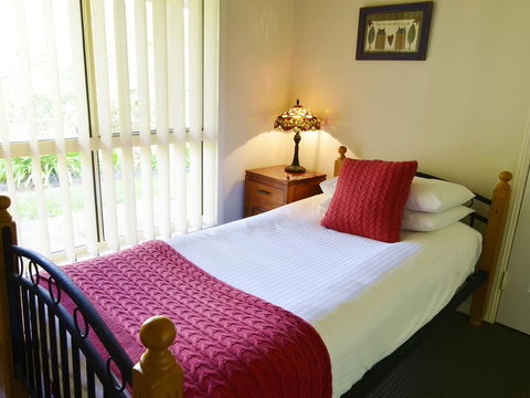 Apple Tree Cottage Montville - Taree Accommodation 9